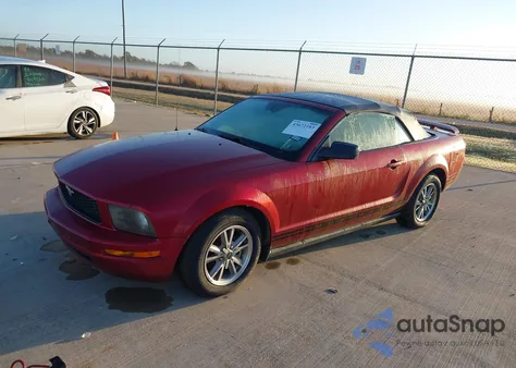 2005 Ford Mustang z USA, uszkodzony, nr VIN 1ZVHT84N955220145